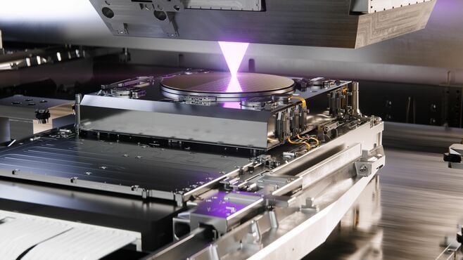 ニコンとキヤノン｢劣勢の露光装置｣に訪れた商機