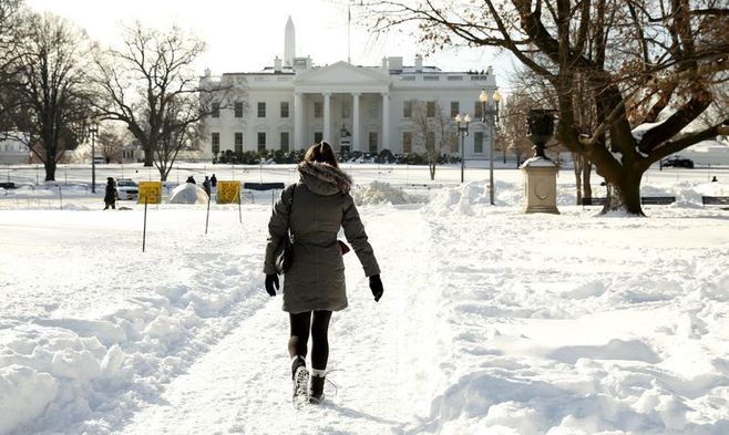 米東部の記録的大雪､復旧の足取り重く