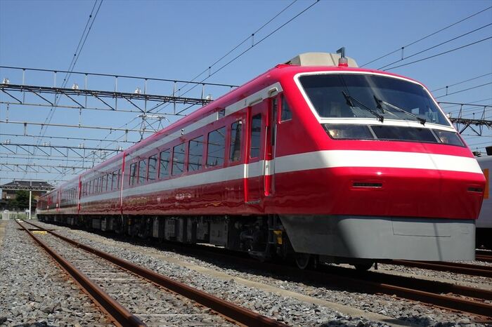 かつての1800系の塗装を再現した200型