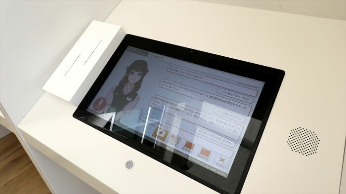 質問に答えるAI駅員さくらさん