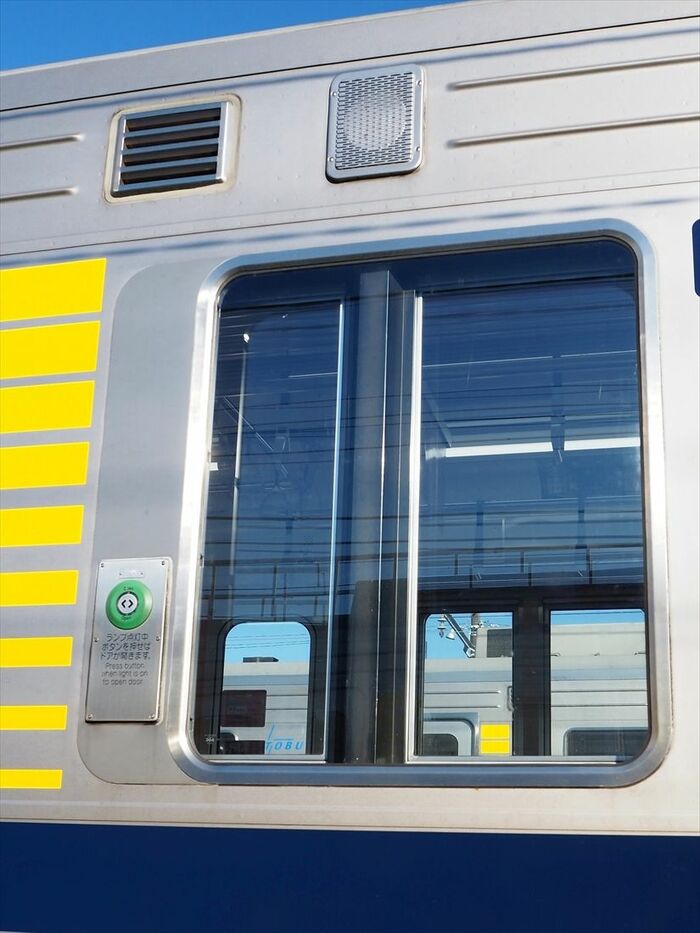 元5扉車はドア開閉ボタンの配線の関係で