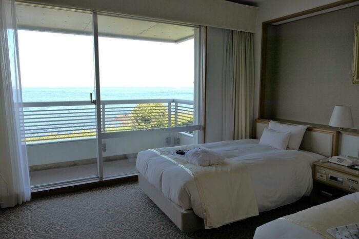 ベランダとベッド