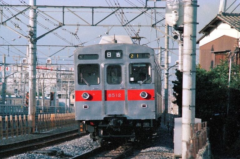 画像 | 東急線､懐かしい｢ギラギラのステンレス車｣時代 緑の旧型車が