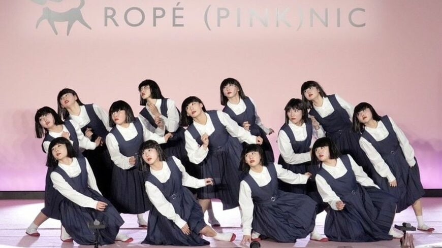 存在感を増す「おかっぱ・制服」のダンス集団。彼らが誕生して人気化するまでの軌跡を追いました（撮影：梅谷秀司）