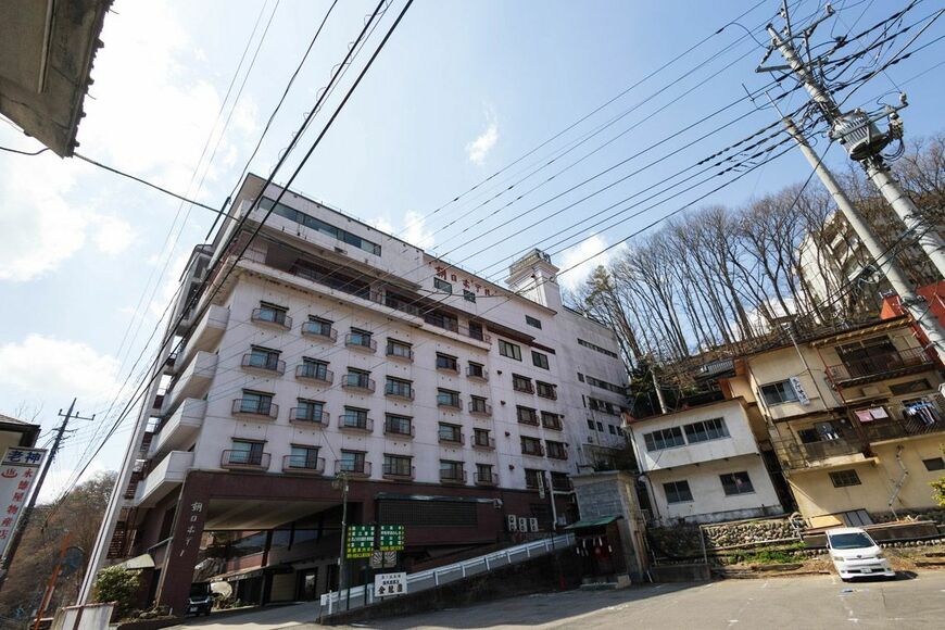 温泉街の入り口にある朝日ホテル