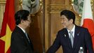 寄せ書き日の丸｣返還運動が拓く日米の未来 米国から日本の遺族へ､｢旗へ