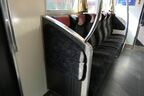 両側からもたれたくなるような袖仕切り