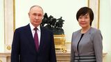 プーチン大統領とのツーショット写真とともに「隣国であるロシアとの文化交流は是非続けていただきたいと思います」などと投稿した（写真：昭恵夫人のX＜@akie_official＞より）