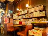 ポエム各店舗に置かれた漫画はすべて山﨑さんの私物（著者撮影）