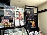 店内のタペストリーなどの販促グッズは、ほとんどが沙邦莉さんがデザインしている。子どもの頃はよくイラスト描いて過ごしていたことが役に立っているとのこと（筆者撮影）