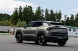 スズキの新型「eビターラ プロトタイプ」（写真：三木 宏章）