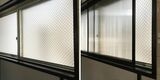 左／内窓を取り付ける前、右／DIYで内窓を取り付けた後（画像提供／梅木さん）