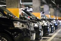 国交省11月からタクシーの相乗りを認めると発表 複数客で料金分担し割安でタクシー利用可能に