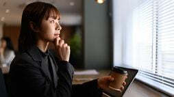 ｢過去の自分｣や｢未来の自分｣を想像し､その視点から現在の自分を眺めてみれば､心がスッと軽くなる