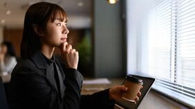 ｢過去の自分｣や｢未来の自分｣を想像し､その視点から現在の自分を眺めてみれば､心がスッと軽くなる