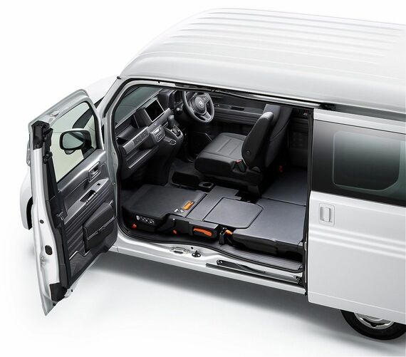 助手席センターピラーレス （ドアインピラー構造）による大きな開口部