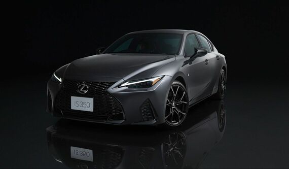 2025年8月4日発売のレクサスIS350 特別仕様車“F SPORT Mode Black Ⅳ”。ISに関しては、IS500 / IS350 / IS300h(AWD) / IS300について、2025年11月での生産終了がアナウンスされ、それ以外のグレードは今のところ継続予定