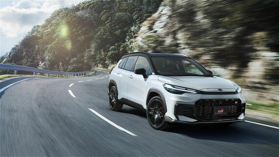 2.0Lハイブリッドを搭載するカローラ クロスGR SPORT。価格は389万5000円