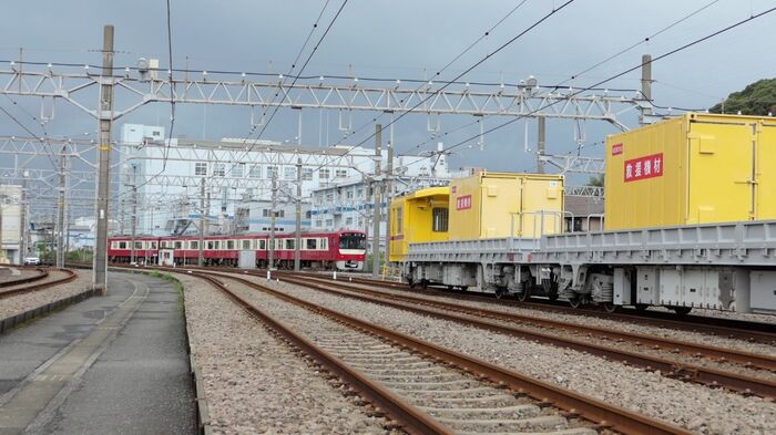 久里浜工場に新1000形1890番台が到着