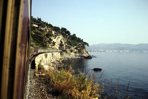 地中海沿いを行くイタリアのインターシティ（1992年 筆者撮影）