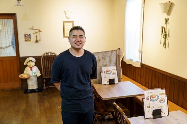 「とろ〜り卵のオムライス さん太」の店主、神谷敢太さん（筆者撮影）