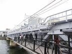 浅草側の入り口は橋の北側にある