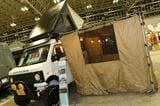アソモビ2022 in Makuhari出展車両。ダムドの外装コンプリートキットを装着したTスタイルオートセールスのエブリイ（筆者撮影）