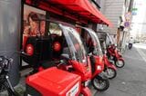ピザ配達用のバイク・自転車（筆者撮影）