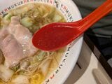 煮卵ラーメン。安定感のあるスープで心が落ち着く（筆者撮影）