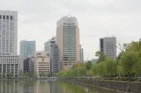 ザ・ペニンシュラが開業　上陸続く外資ホテル　共栄か、全面戦争か