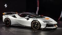 フェラーリ｢SF90 XX｣公道最強スペックの最新作 1000馬力級プラグインハイブリッドの超世界観