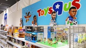 インバウンド客にも大人気の"大人向け"トイザらス！　転売ヤーから｢ポケモンカード｣を守るファン目線の現場力