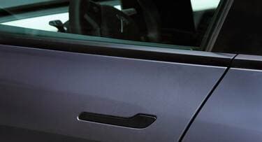 死亡事故も発生､テスラの｢ドアハンドル｣が危険な理由とは？｢固着する