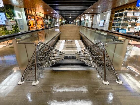 パレスサイドビル 夢の階段