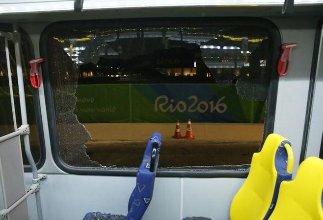 リオで報道関係者のバスに銃撃か
