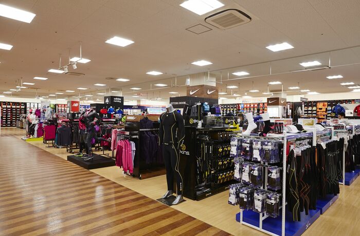 海外有名ブランド商品の構成比率が高い