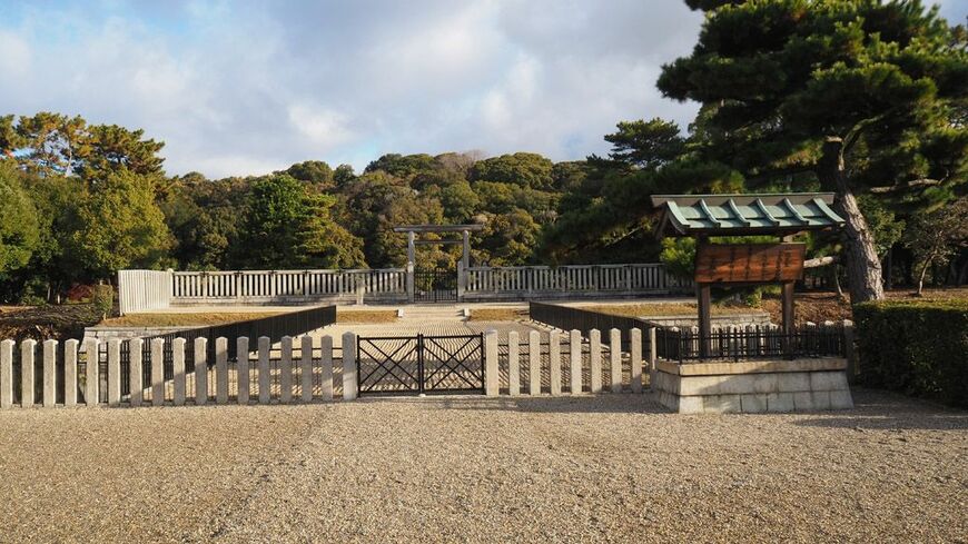 仁徳天皇陵の正面の拝所（筆者撮影）