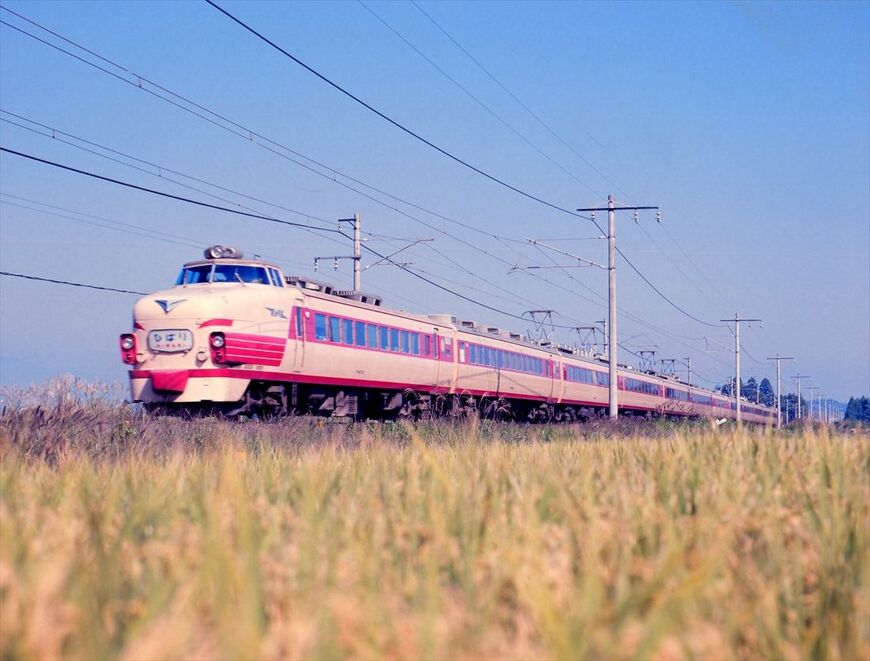 ＜国鉄時代＞クロ481形を先頭に堂々の13両編成で東北本線白岡付近を走る「ひばり」＝1976年10月（撮影：南正時）