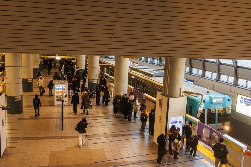 管区長室の窓からは渋谷駅のホームが見える（撮影：鼠入昌史）