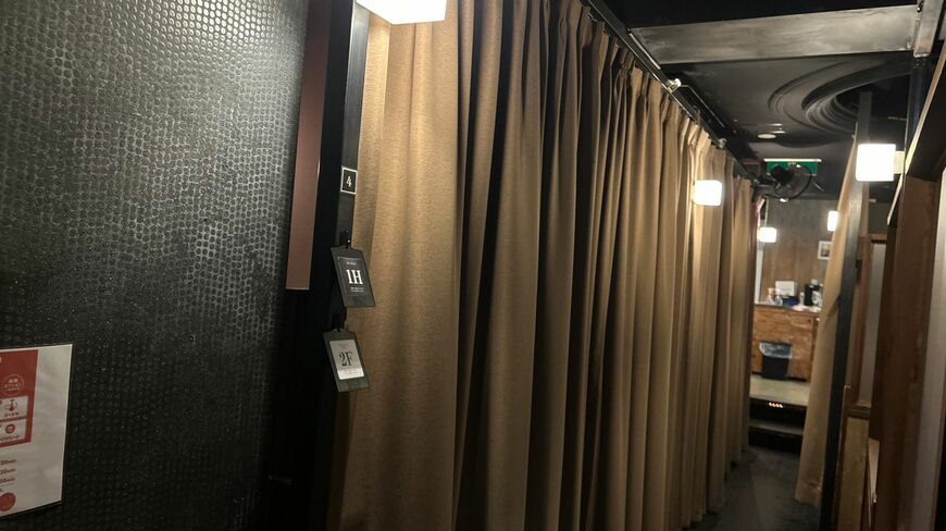 『THE SINGLE 銀座コリドー街店』の店内の様子。相席屋とは真逆で静か（筆者撮影）