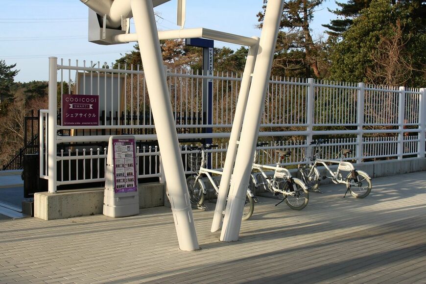 Jヴィレッジ駅に置かれたシェアサイクル（筆者撮影）
