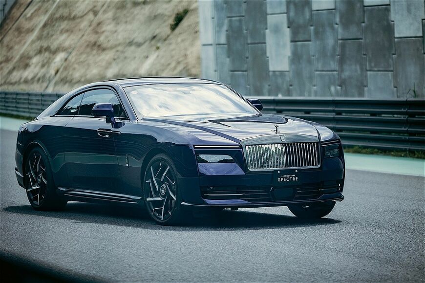 ロールス・ロイス「ブラック・バッジ・スペクター」（写真：ロールス・ロイス・モーター・カーズ）