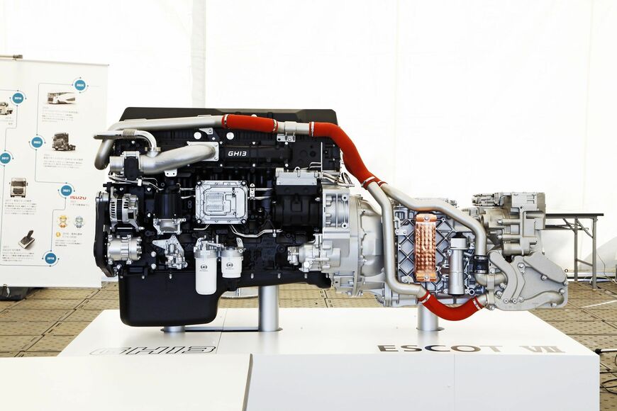 クオンGW 6×4新型トラクターの詳細と発表会の様子（筆者撮影）