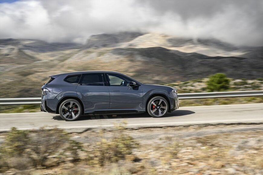 BMW iX3（写真：BMW）