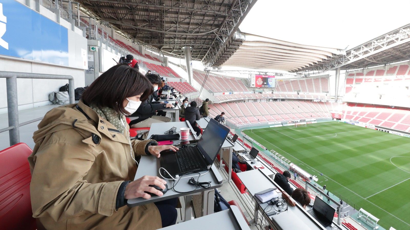 サッカー競技場でテレワーク 奇策できた事情 スポーツ 東洋経済オンライン 社会をよくする経済ニュース