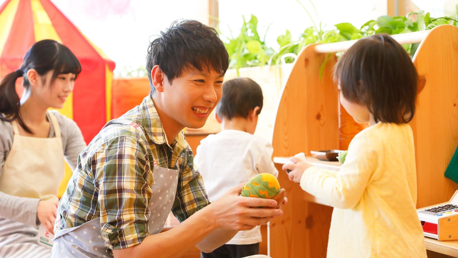 男性保育士が直面する現場の何とも厳しい現実 子育て 東洋経済オンライン 社会をよくする経済ニュース