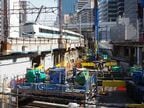 東海道本線（左）と大阪環状線に挟まれた場所で