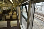 223系の多くは窓の上部が内側に開く