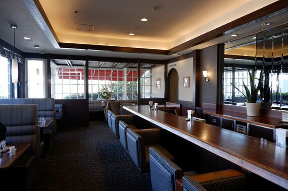 ロイヤルホスト鎌倉山店の店内