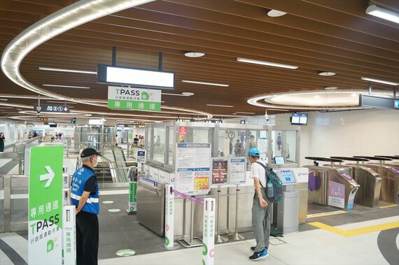 空港MRT TPASS 専用改札